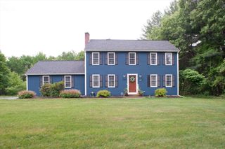 13 King Philip Path, Mendon, MA 01756