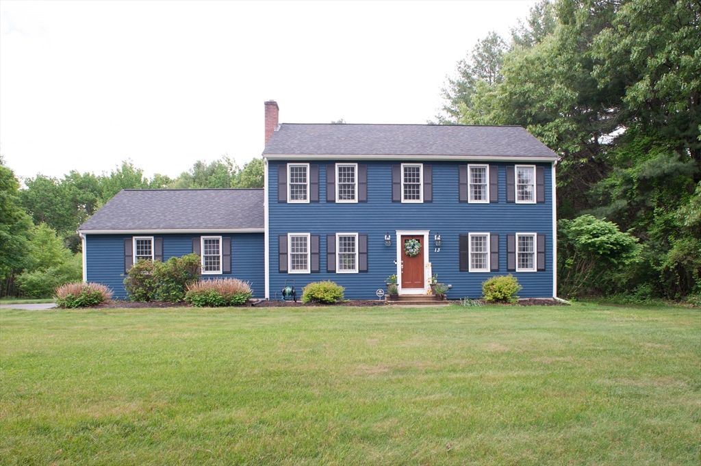 13 King Philip Path, Mendon, MA 01756