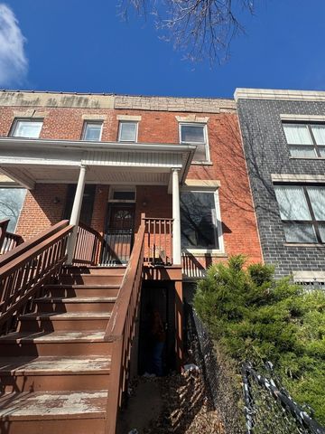 3634 S Giles Avenue, Chicago, IL 60653