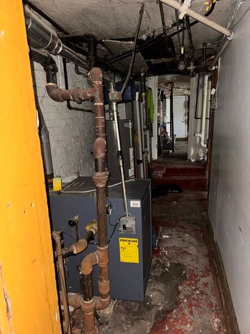 3634 S Giles Avenue, Chicago, IL 60653