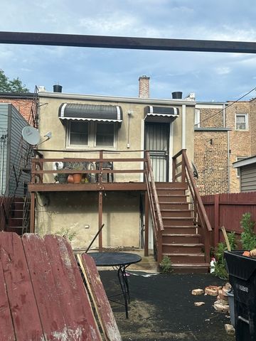 3634 S Giles Avenue, Chicago, IL 60653