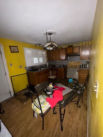 3634 S Giles Avenue, Chicago, IL 60653