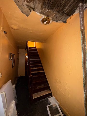 3634 S Giles Avenue, Chicago, IL 60653