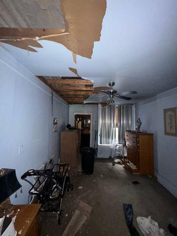 3634 S Giles Avenue, Chicago, IL 60653