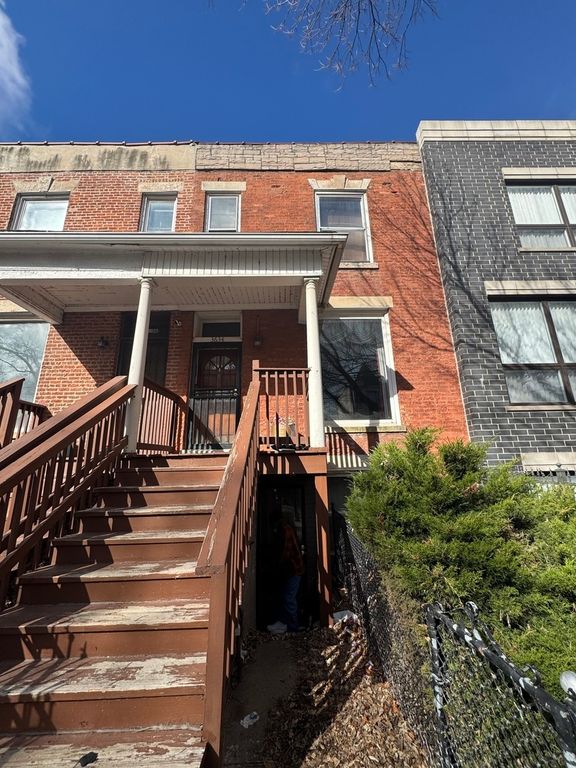 3634 S Giles Avenue, Chicago, IL 60653
