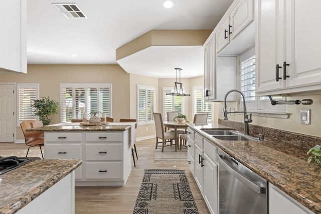 13399 Bell Brook Dr, Auburn, CA 95602