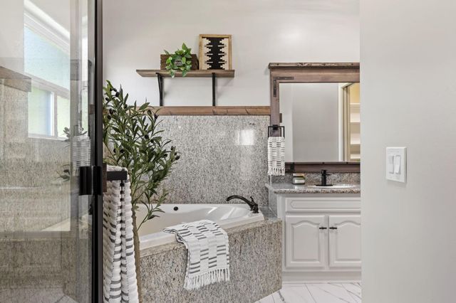 13399 Bell Brook Dr, Auburn, CA 95602