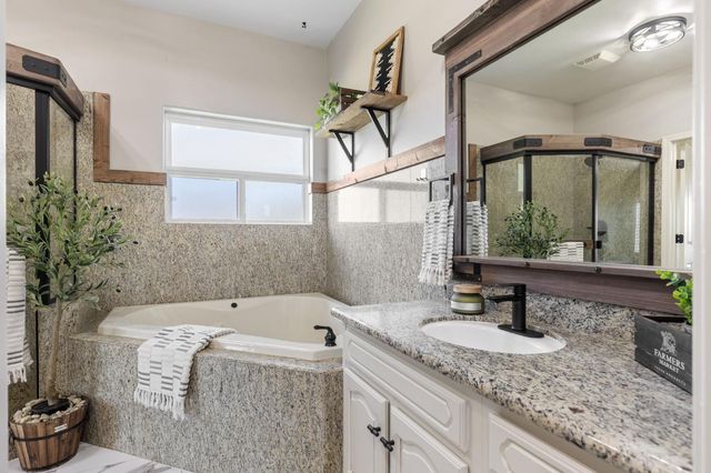 13399 Bell Brook Dr, Auburn, CA 95602