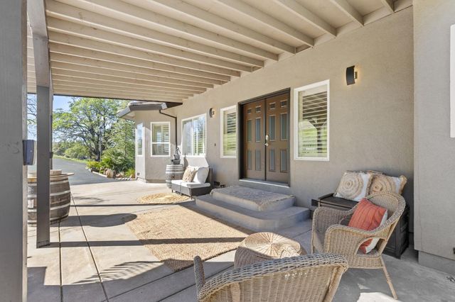 13399 Bell Brook Dr, Auburn, CA 95602