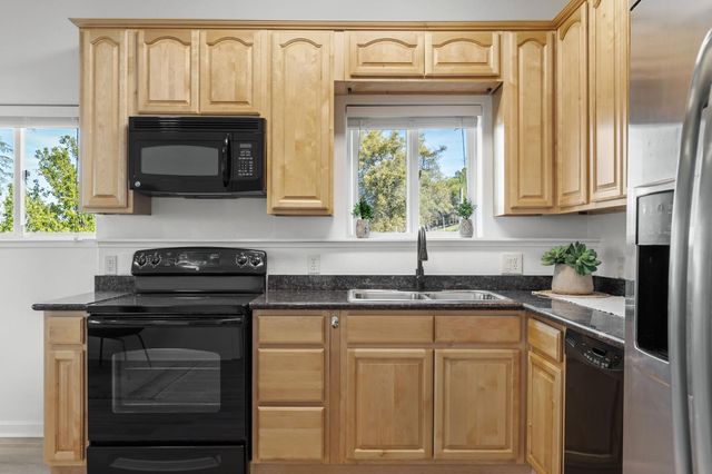 13399 Bell Brook Dr, Auburn, CA 95602