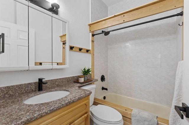 13399 Bell Brook Dr, Auburn, CA 95602