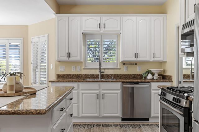 13399 Bell Brook Dr, Auburn, CA 95602