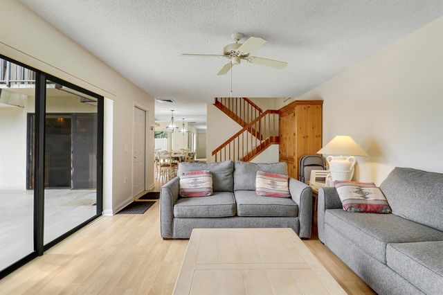 7126 71st Way, West Palm Beach, FL 33407