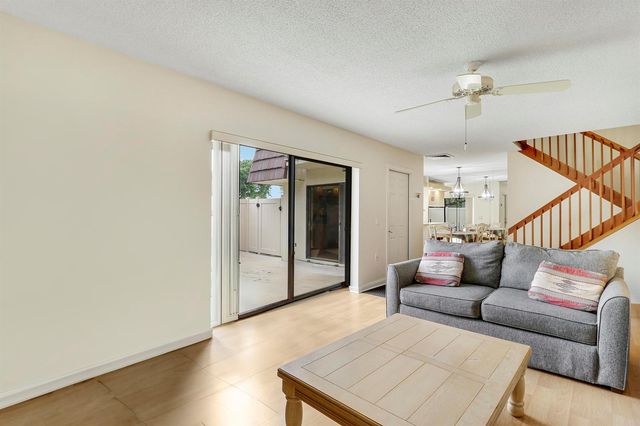 7126 71st Way, West Palm Beach, FL 33407
