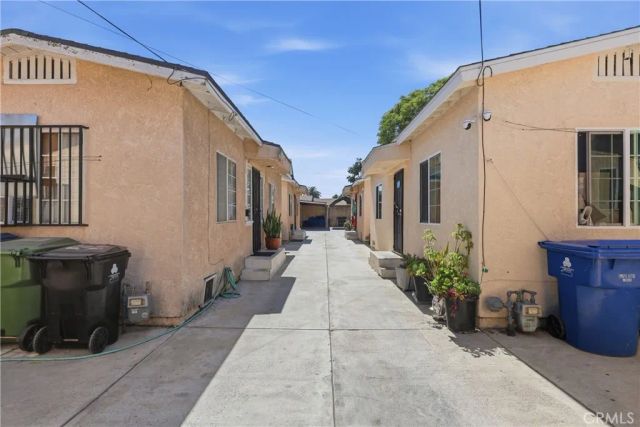 5017 S San Pedro, Los Angeles, CA 90011