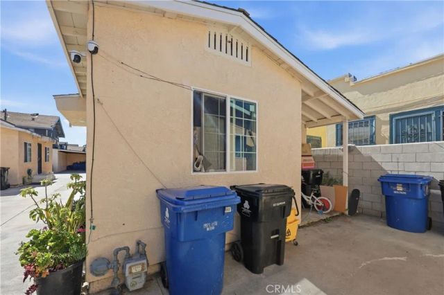 5017 S San Pedro, Los Angeles, CA 90011