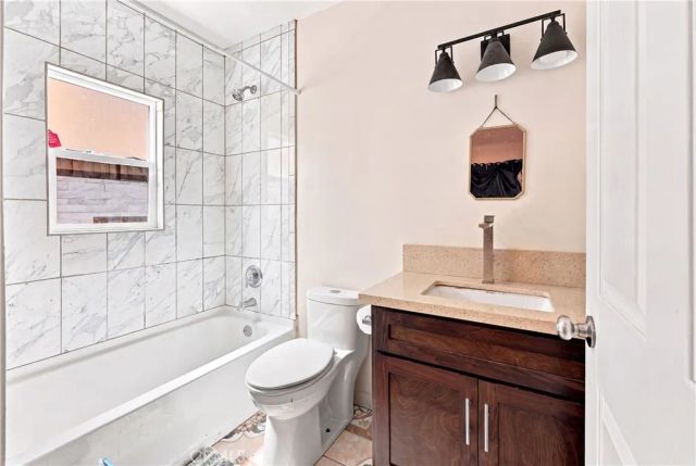 5017 S San Pedro, Los Angeles, CA 90011