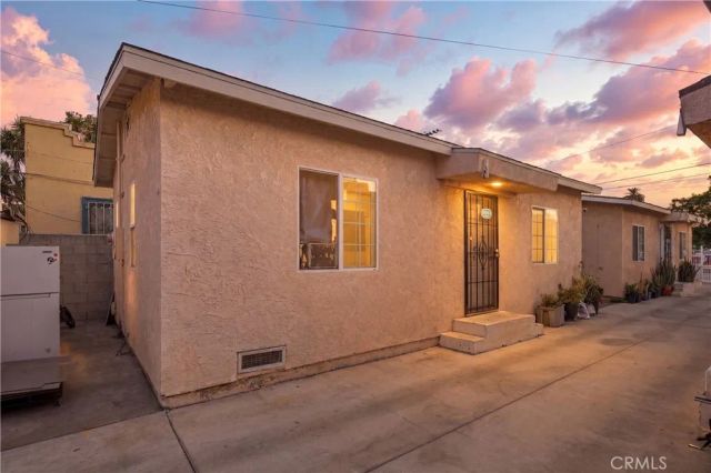 5017 S San Pedro, Los Angeles, CA 90011