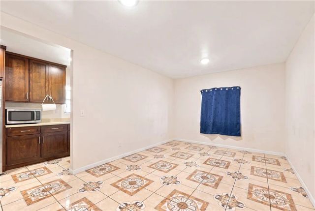 5017 S San Pedro, Los Angeles, CA 90011