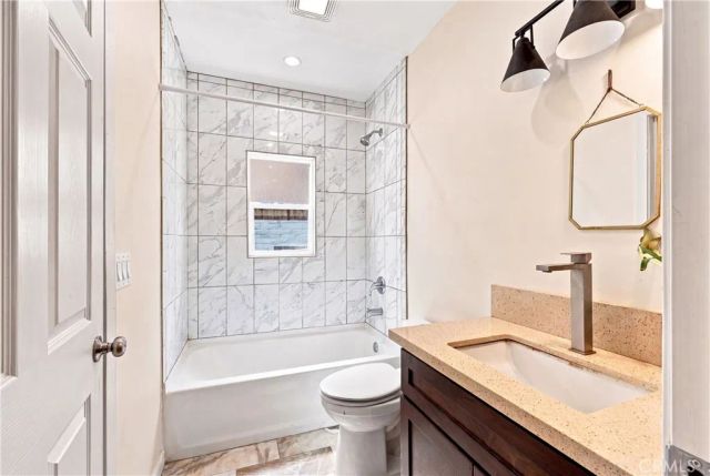 5017 S San Pedro, Los Angeles, CA 90011