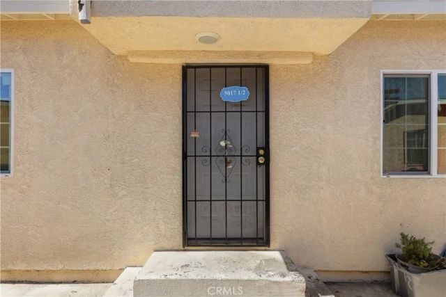 5017 S San Pedro, Los Angeles, CA 90011