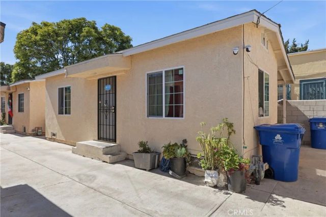 5017 S San Pedro, Los Angeles, CA 90011