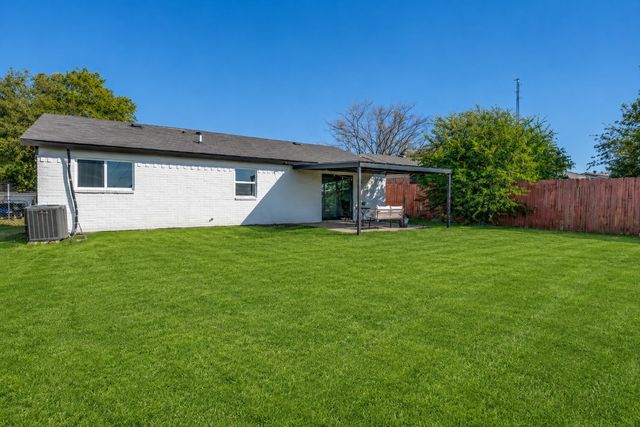 208 Woodgrove Street, Mesquite, TX 75181