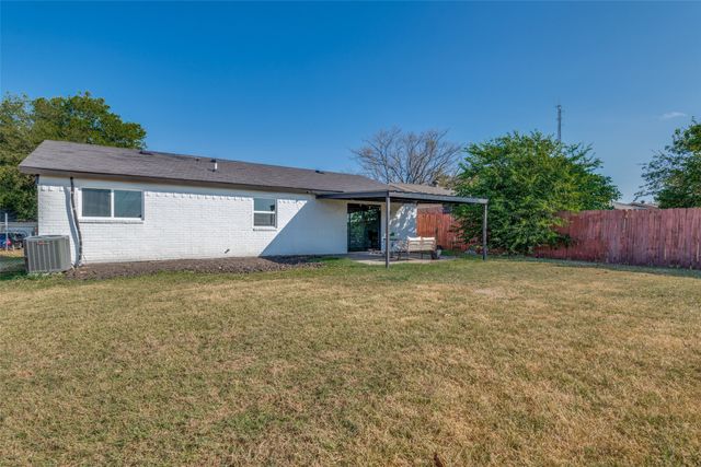 208 Woodgrove Street, Mesquite, TX 75181