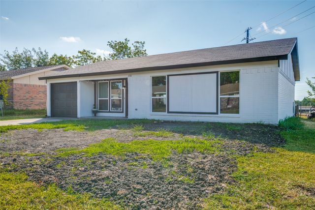 208 Woodgrove Street, Mesquite, TX 75181