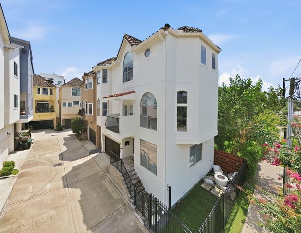 1328 W 23rd Street A, Houston, TX 77008