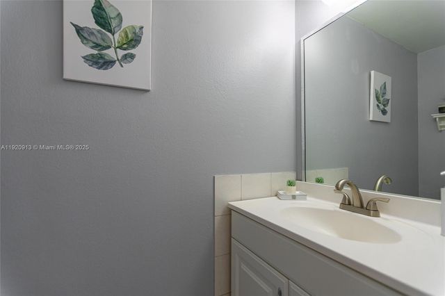 245 NW 109th Ave 209, Miami, FL 33172