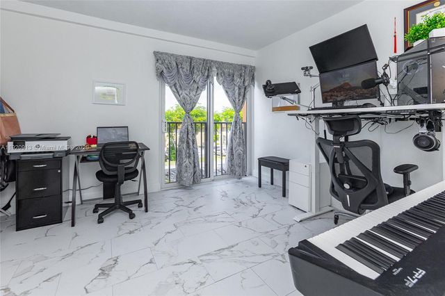 245 NW 109th Ave 209, Miami, FL 33172