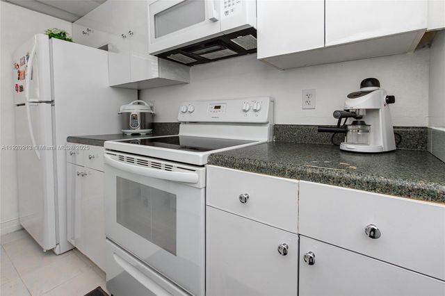 245 NW 109th Ave 209, Miami, FL 33172