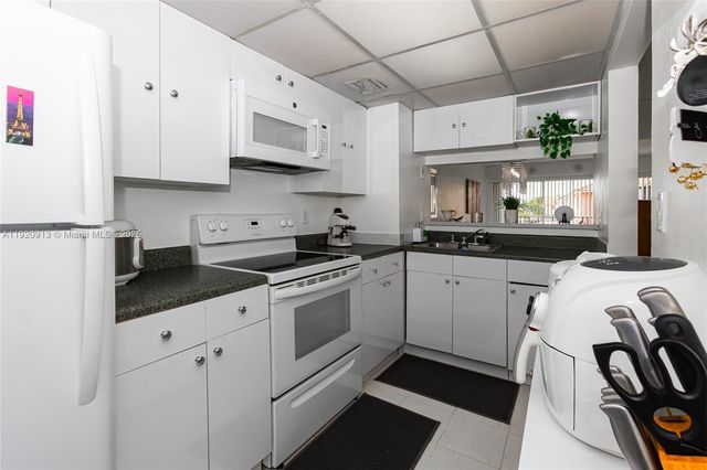 245 NW 109th Ave 209, Miami, FL 33172