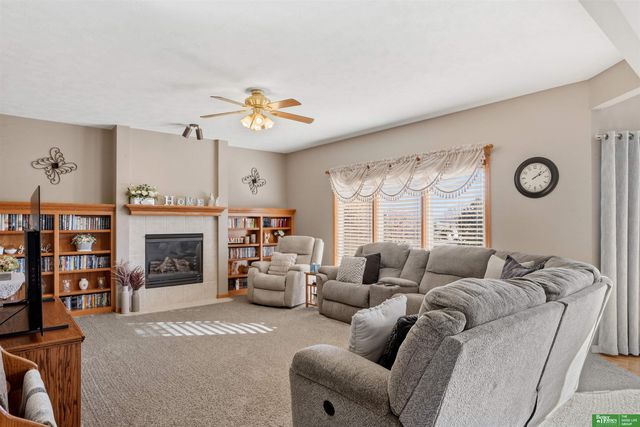 323 Pheasant Run Lane, Papillion, NE 68046