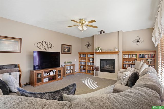 323 Pheasant Run Lane, Papillion, NE 68046