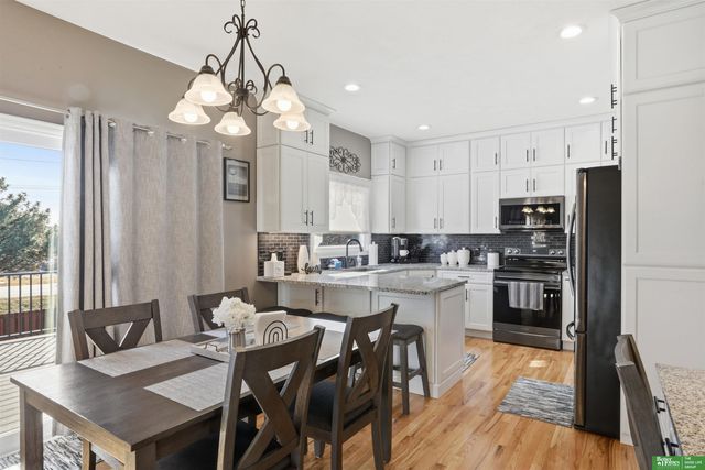 323 Pheasant Run Lane, Papillion, NE 68046