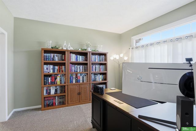 323 Pheasant Run Lane, Papillion, NE 68046