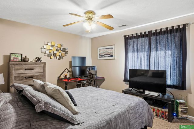 323 Pheasant Run Lane, Papillion, NE 68046