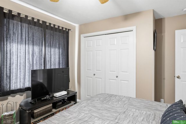 323 Pheasant Run Lane, Papillion, NE 68046