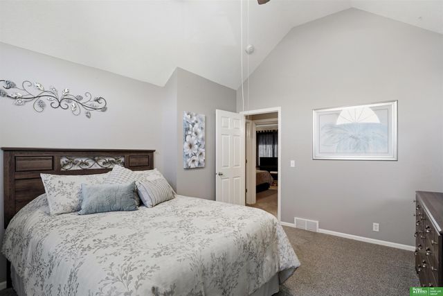 323 Pheasant Run Lane, Papillion, NE 68046