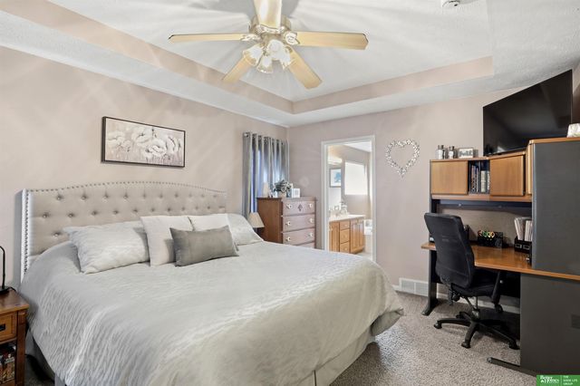 323 Pheasant Run Lane, Papillion, NE 68046