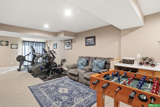 323 Pheasant Run Lane, Papillion, NE 68046