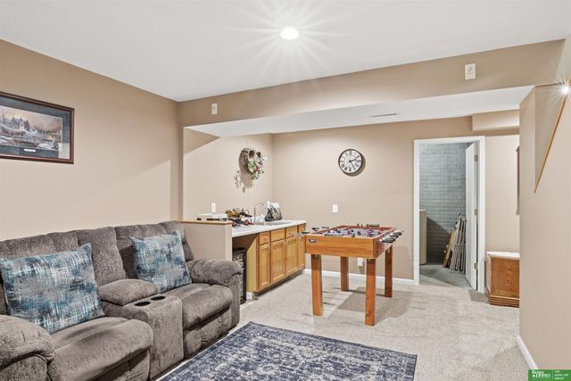 323 Pheasant Run Lane, Papillion, NE 68046