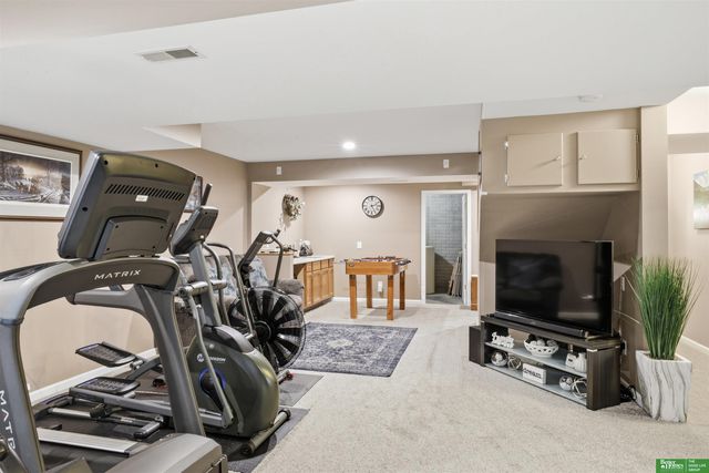 323 Pheasant Run Lane, Papillion, NE 68046