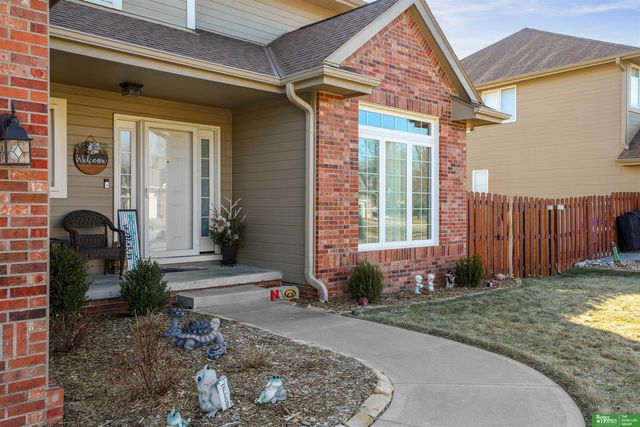 323 Pheasant Run Lane, Papillion, NE 68046