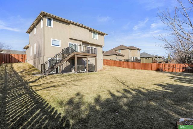 323 Pheasant Run Lane, Papillion, NE 68046