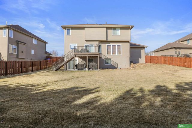 323 Pheasant Run Lane, Papillion, NE 68046