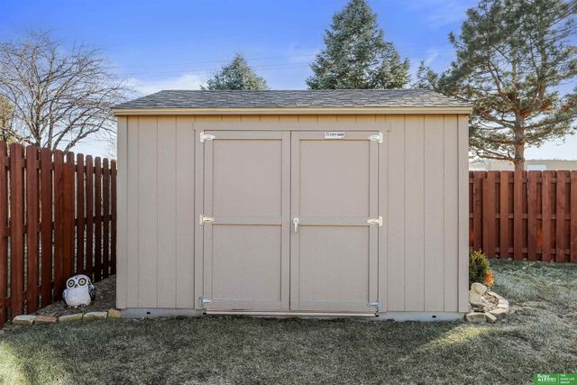 323 Pheasant Run Lane, Papillion, NE 68046