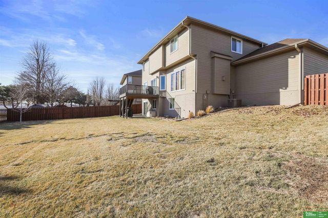 323 Pheasant Run Lane, Papillion, NE 68046
